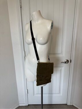 Crossbody Fold-Over Utility Bag in Olive Green by Smateria